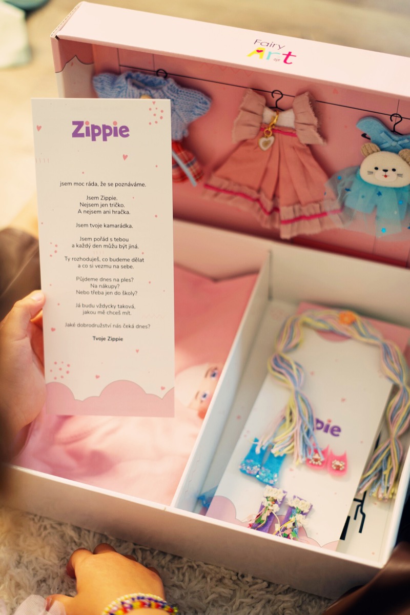 Otevřený Zippie Box fungující jako skříň